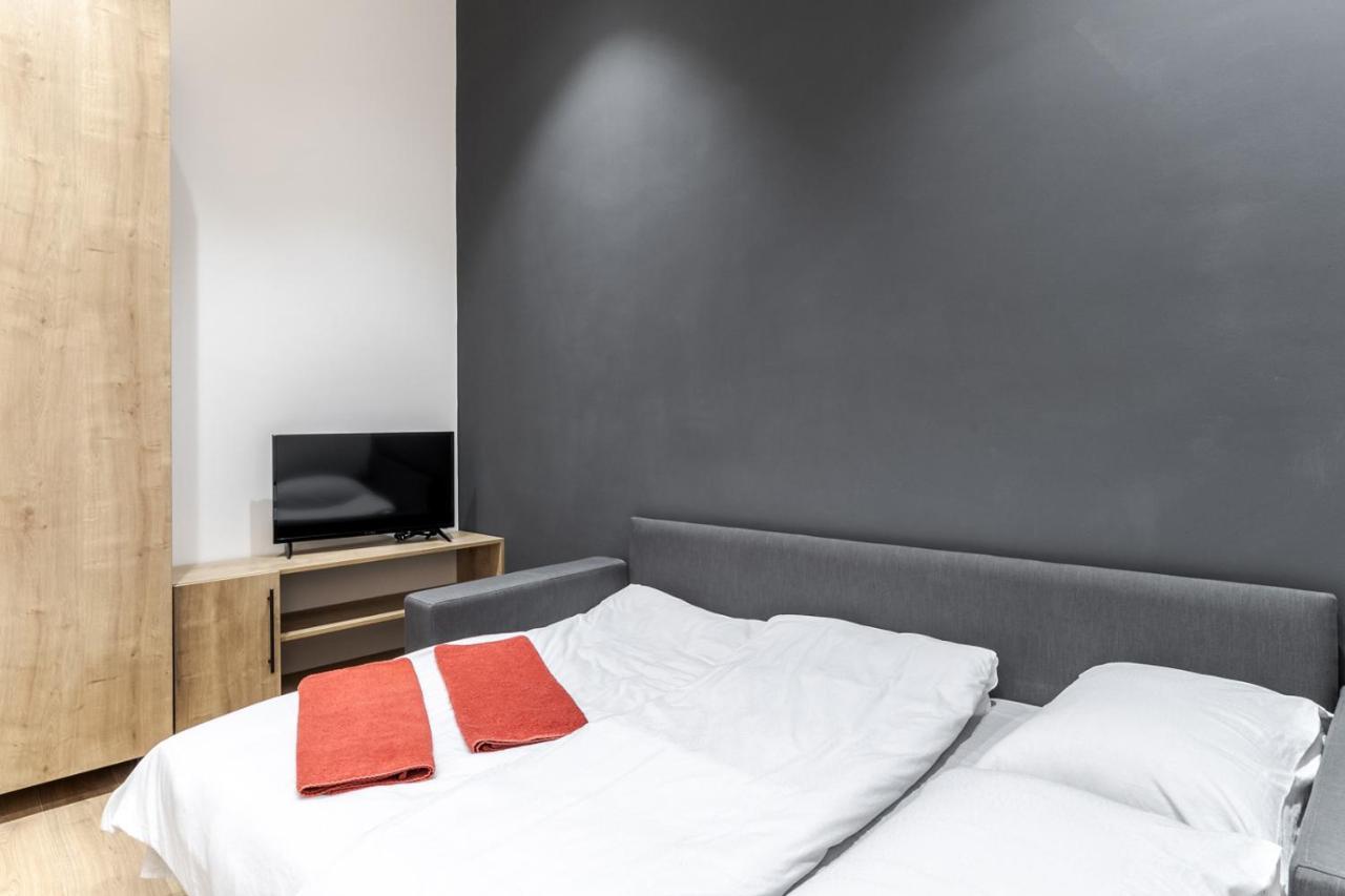 Modern Apartment In The Old City リヴィウ エクステリア 写真