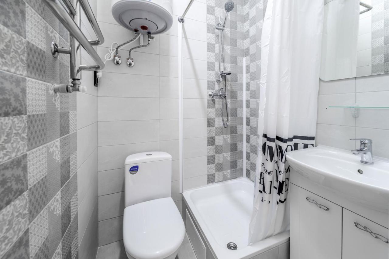 Modern Apartment In The Old City リヴィウ エクステリア 写真
