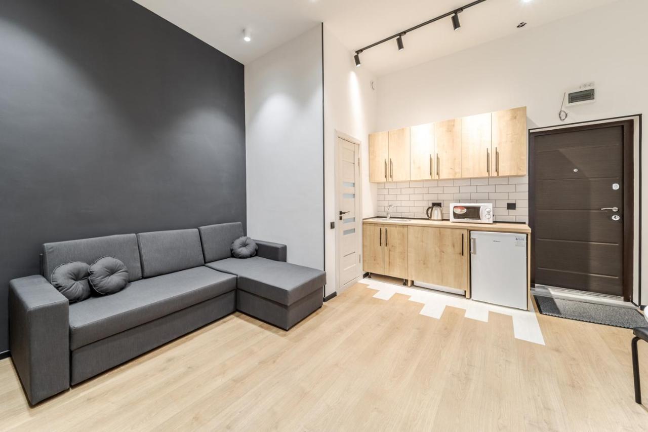 Modern Apartment In The Old City リヴィウ エクステリア 写真