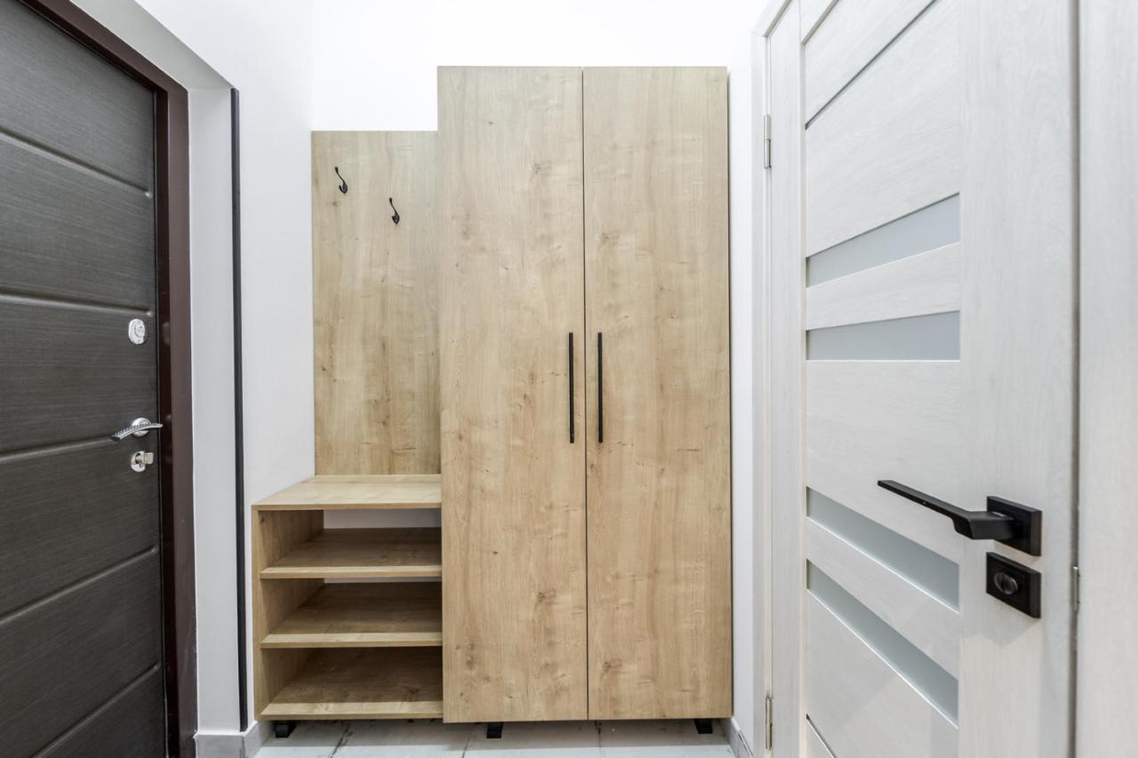 Modern Apartment In The Old City リヴィウ エクステリア 写真