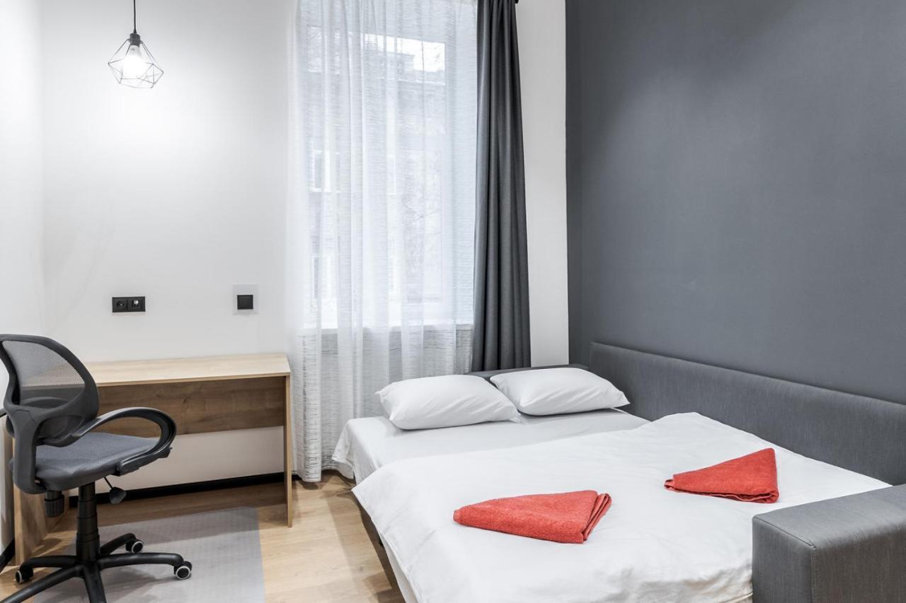 Modern Apartment In The Old City リヴィウ エクステリア 写真