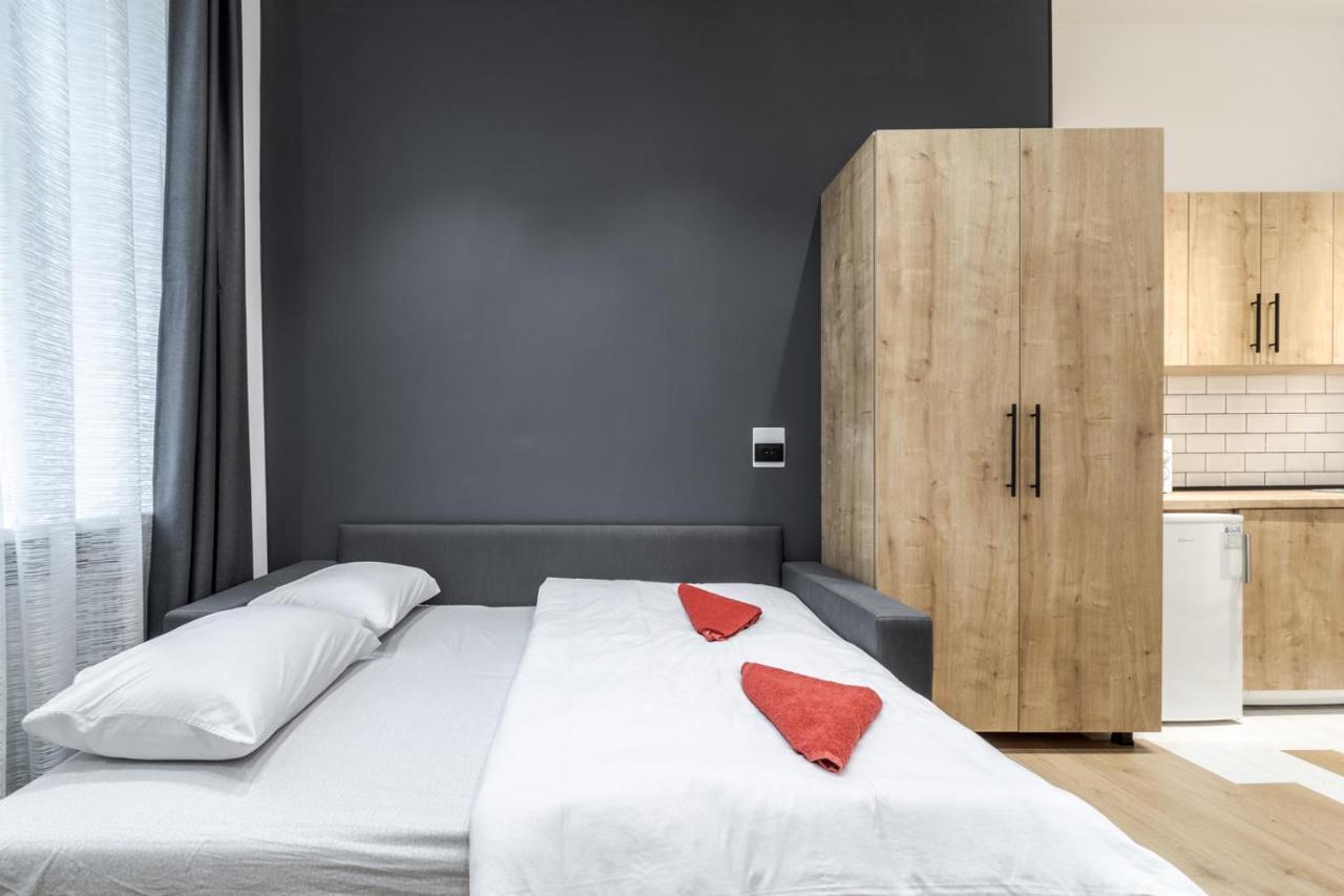 Modern Apartment In The Old City リヴィウ エクステリア 写真