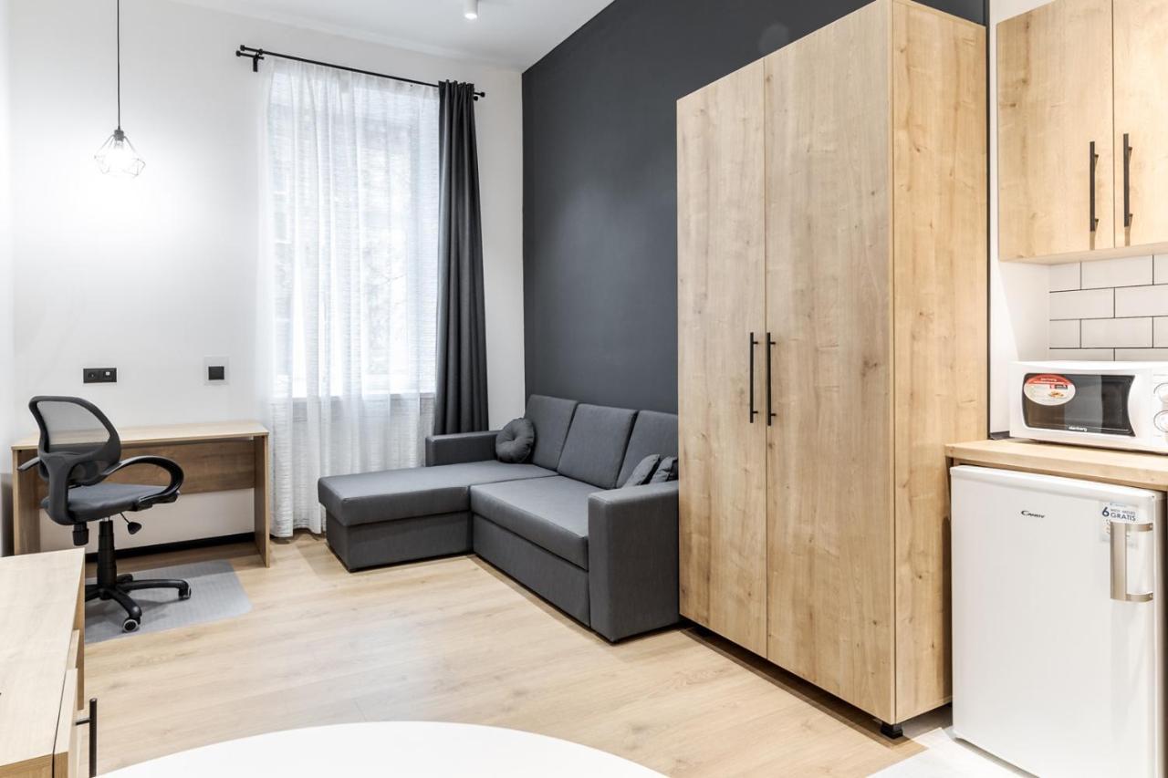 Modern Apartment In The Old City リヴィウ エクステリア 写真