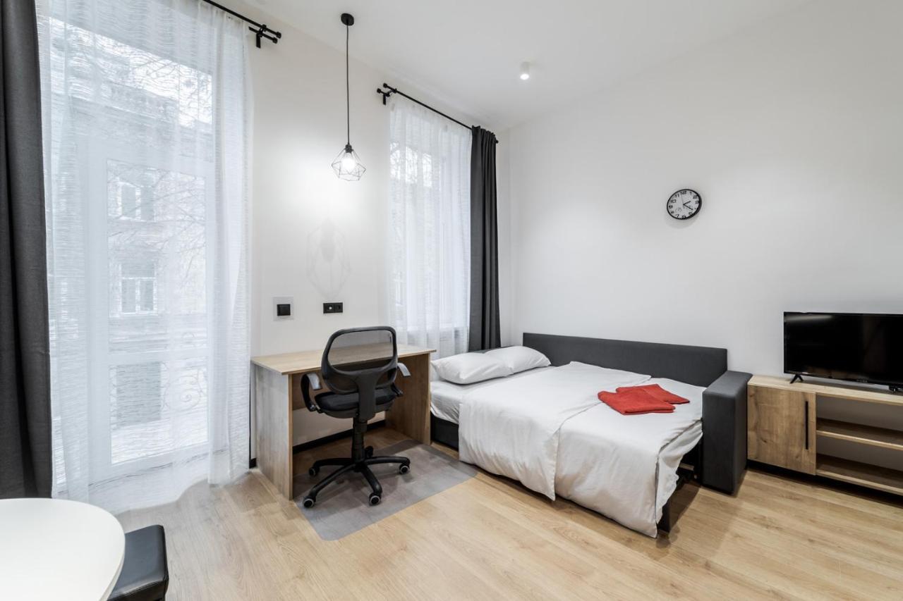 Modern Apartment In The Old City リヴィウ エクステリア 写真