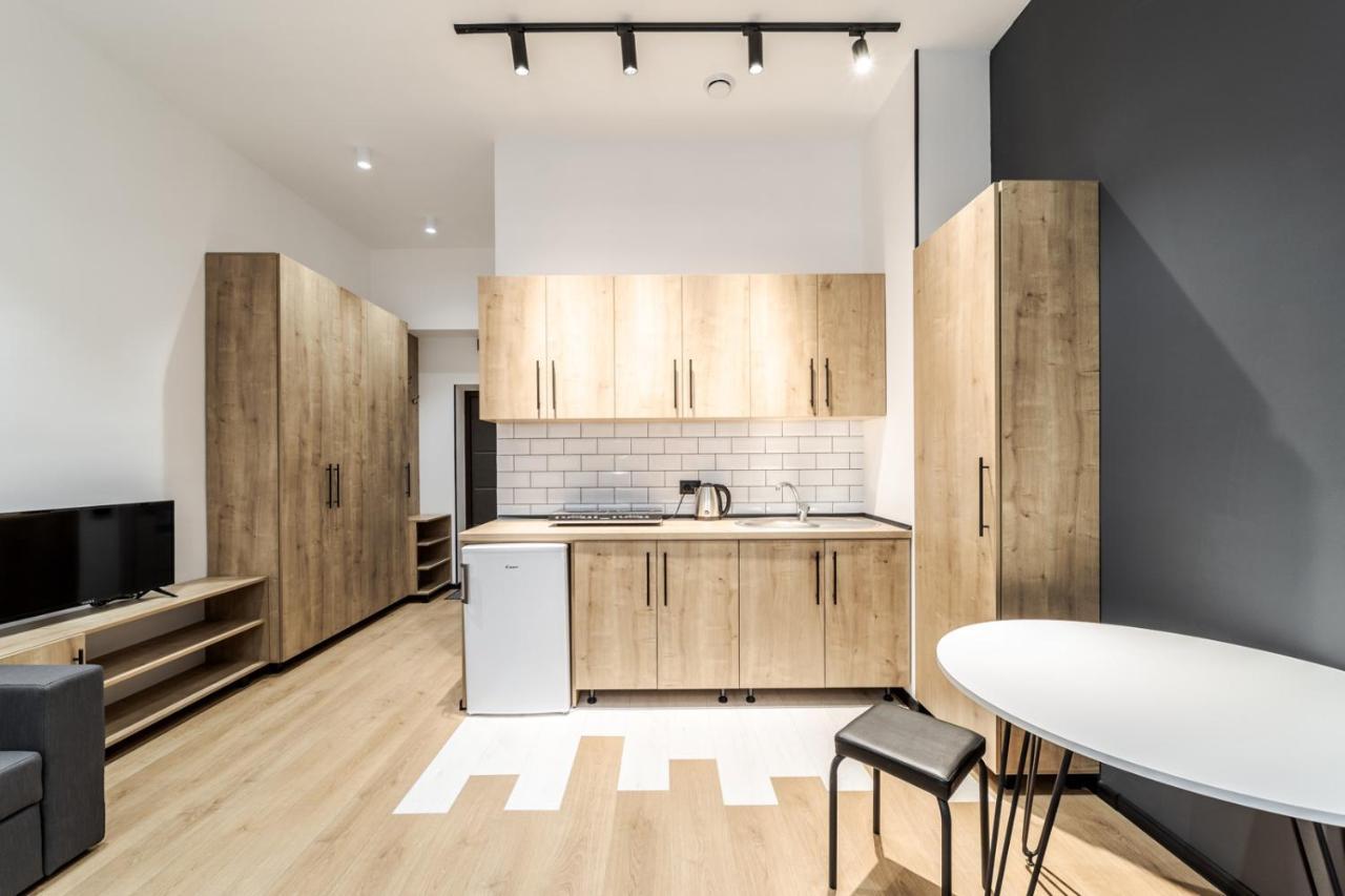 Modern Apartment In The Old City リヴィウ エクステリア 写真