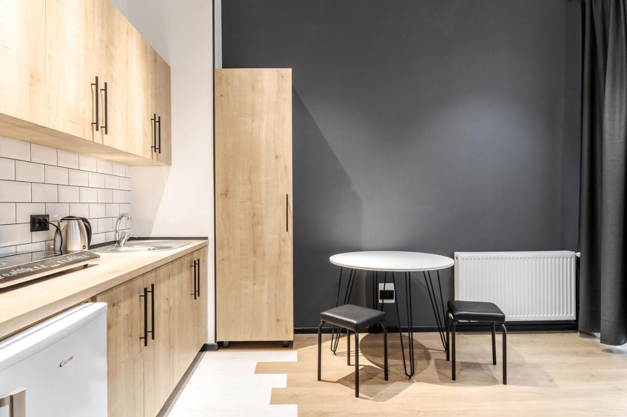 Modern Apartment In The Old City リヴィウ エクステリア 写真